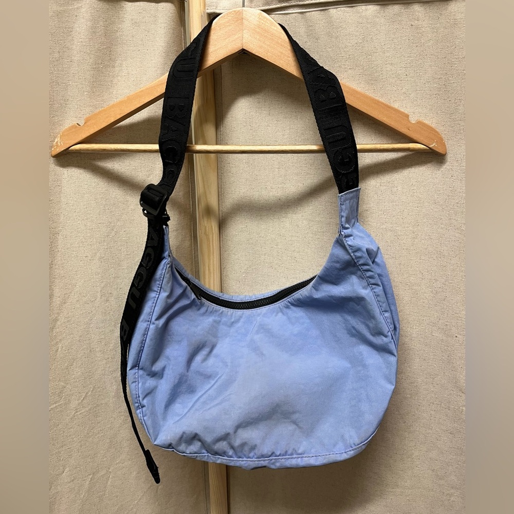 BAGGU Medium Crescent Crossbody Bag in Bluebell with Black Strap